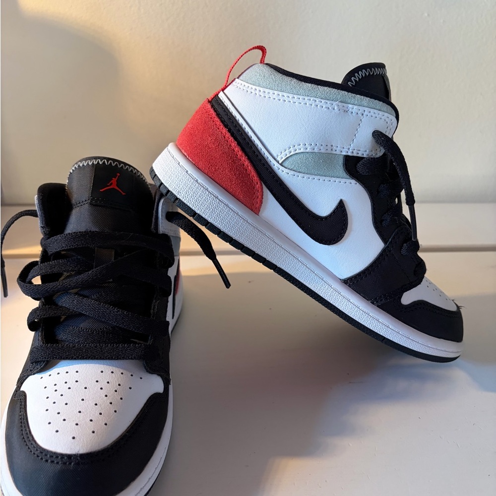 Air Jordan 1 Mid SE PS 'Red Black Toe' ♻️🪩